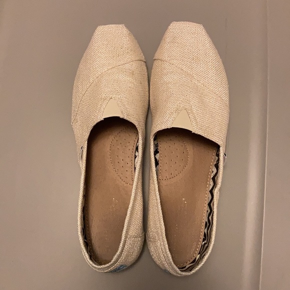 Toms - Picture 3 of 10